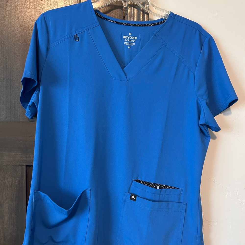 Beyond Scrubs Women's V-Neck Blue Short Sleeve Tee